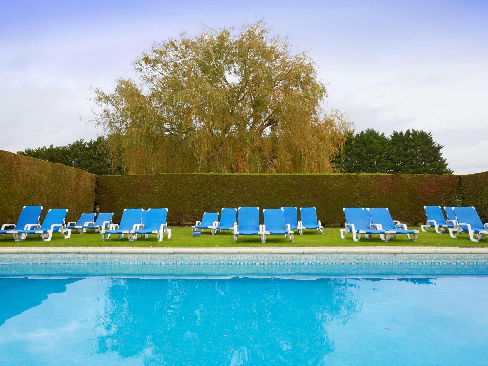Kyriad Deauville - St Arnoult Сент-Арну Екстериор снимка