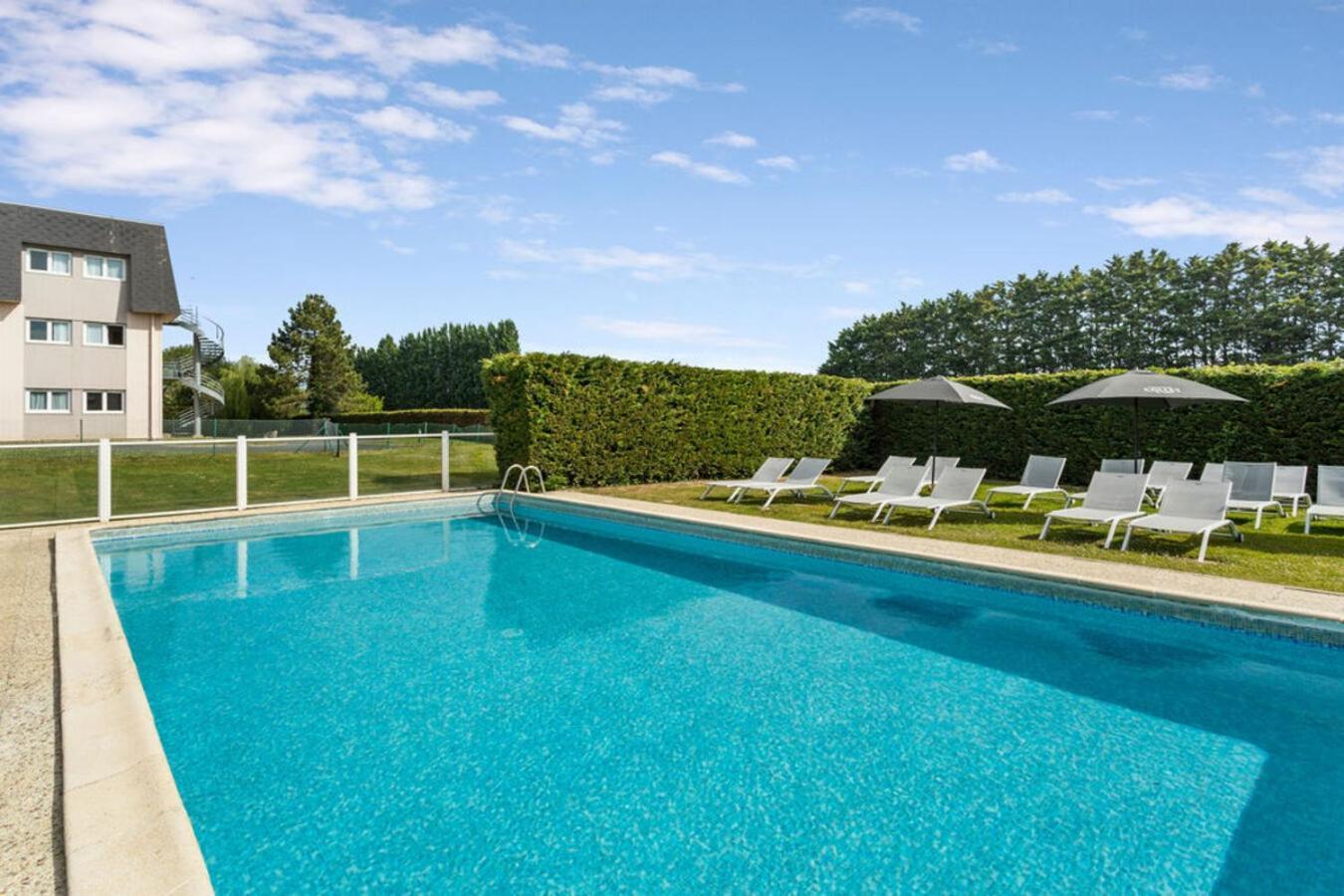 Kyriad Deauville - St Arnoult Сент-Арну Екстериор снимка